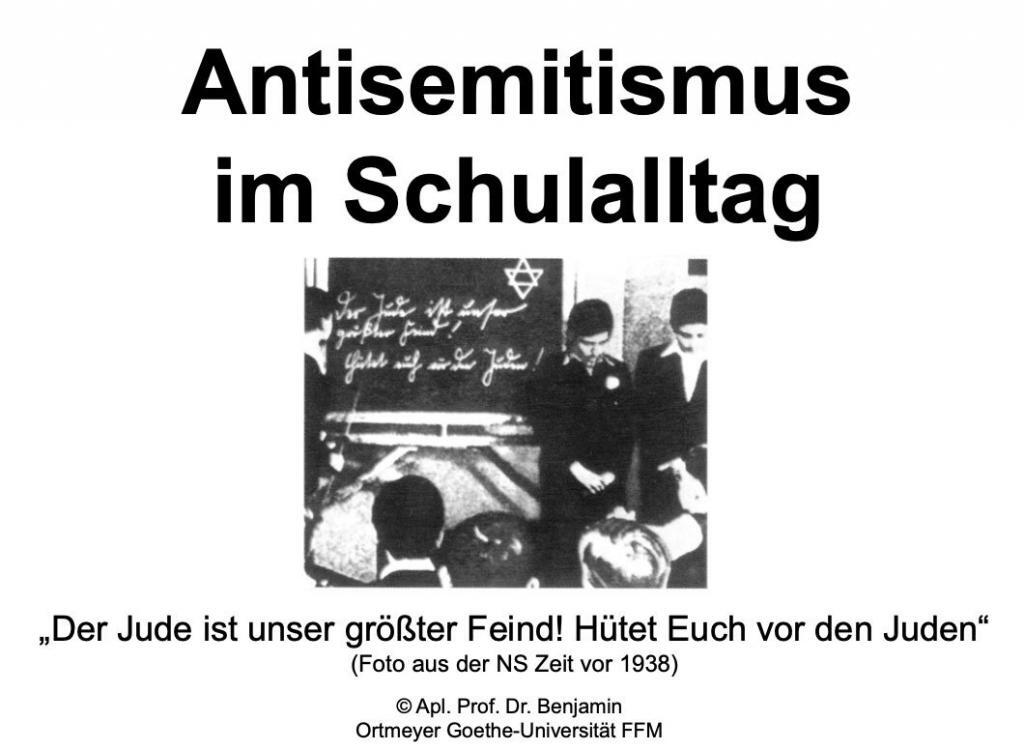 Folie zur Vorlesung "Antisemitismus im Schulalltag" von Prof. Benjamin Ortmeyer mit Zitat "Der Jude ist unser größter Feind! Hütet Euch vor den Juden" Foto aus der NS-Zeit vor 1938