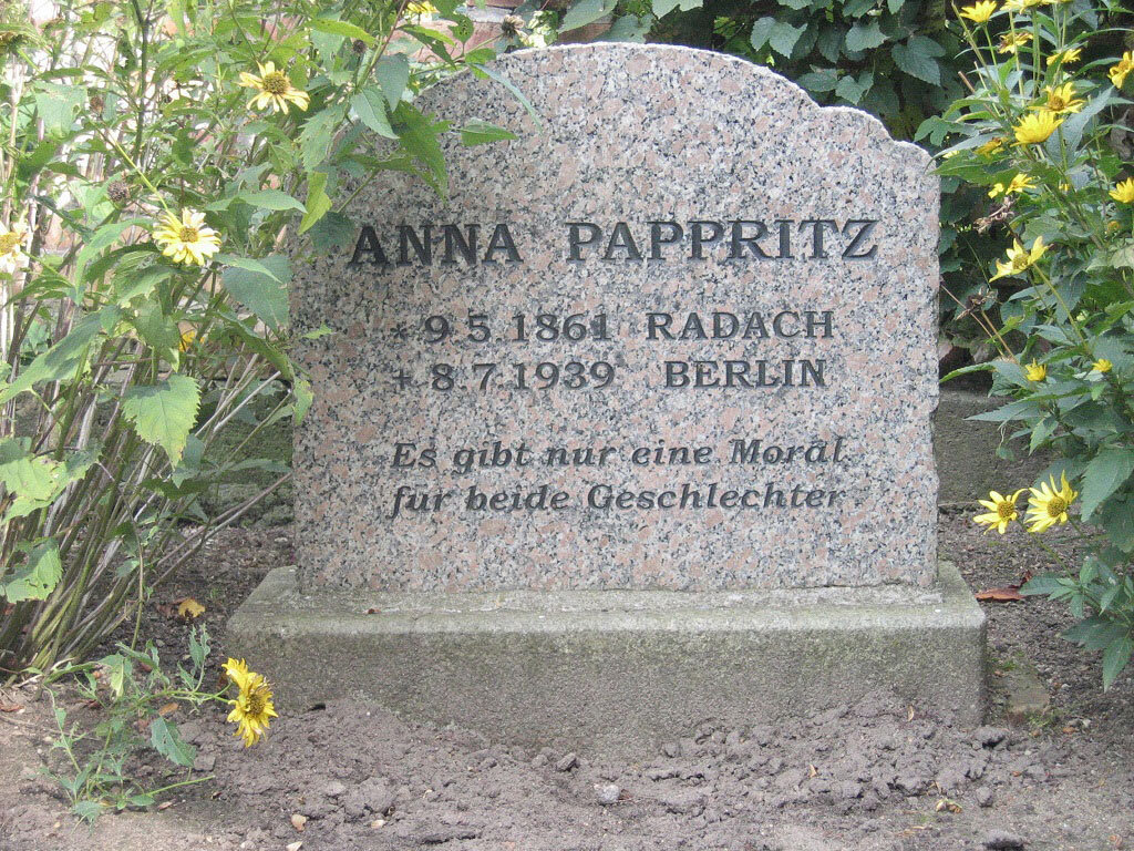 Grabstein der Frauenrechtlerin Anna Pappritz (1861-1939) in Radach, Polen (© privat)