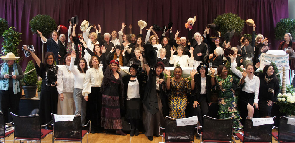 Re-enactment des Züricher Kongresses nach 100 Jahren mit Frauen aus über 30 Ländern. Foto: WILPF Deutschland