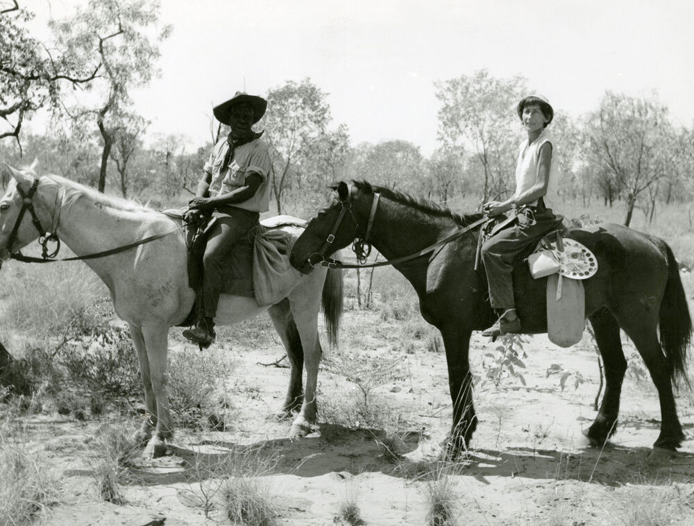 © MFK, A. Lommel I Nipper und Katharina Lommel zu Pferde I Felsbildstelle Sundron (Kimberley-Gebiet, Nordwest Australien) I 1954/55 I Inv. Nr. FO-109-18-11) | #femaleheritage