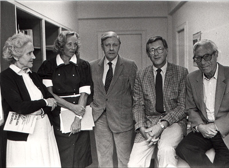 Marion Gräfin Dönhoff mit Hilde Lang, Helmut Schmidt, Theo Sommer und Gerd Bucerius im Jahr 1986 Copyright Archiv Marion Dönhoff Stiftung #femaleheritage