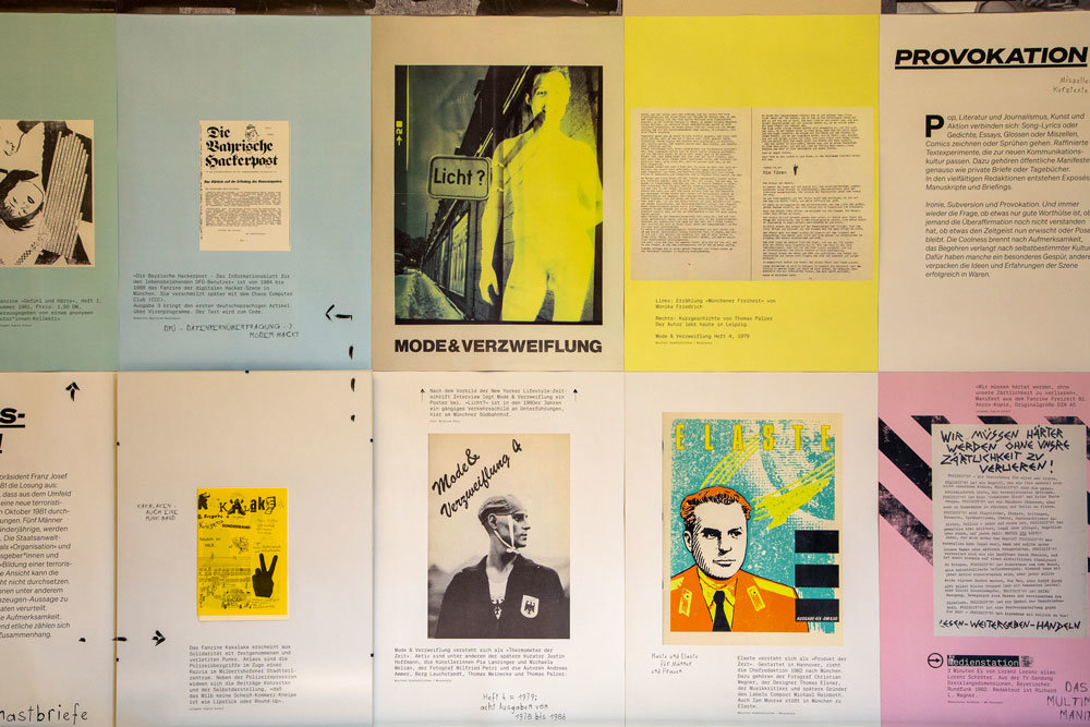 "Pop Punk Politik. Die 1980er Jahre in München." | #PopPunkPolitik und die Fanzines-Wand mit Elaste Mode & Verzweiflung - Erinnerungskultur der Vielen und kuratorische Feldforschung. Foto: Münchner Stadtbibliothek, Eva Jünger