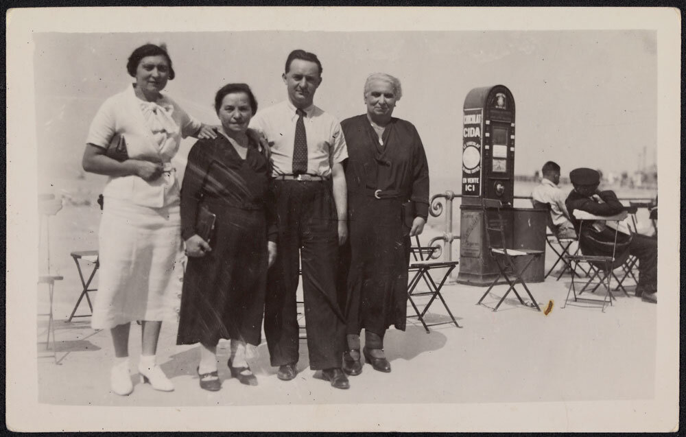 Toni, Ida und Hermann Kesten in Ostende, Sommer 1935