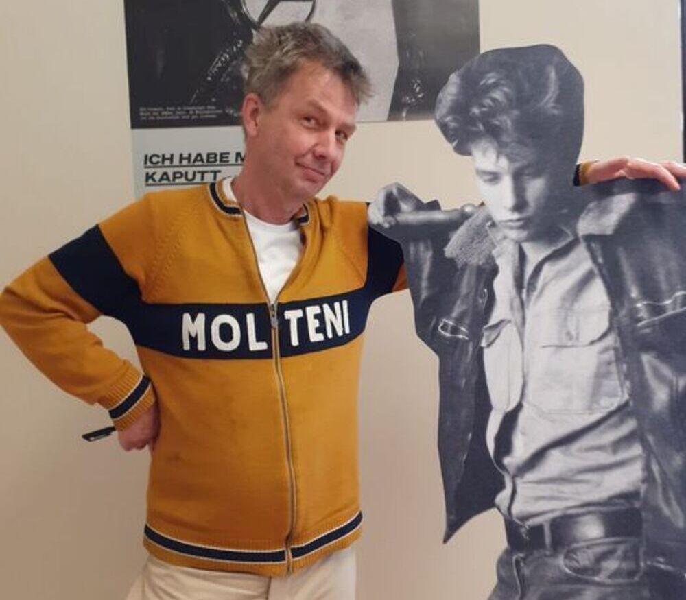 Lorenz Schroeter heute mit seinem Alter Ego als James Dean in den 1980er Jahren. #PopPunkPolitik