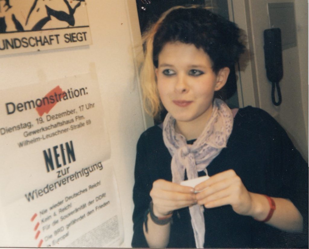 „Kein 4. Reich!“ Cornelia Siebeck auf einer Party im November 1990. Foto: Privatbesitz