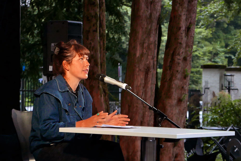 Dana von Suffrin, Auftritt ATELIER MONACO – Das Festival, 2021. #femaleheritage. Foto: Mario Steigerwald.