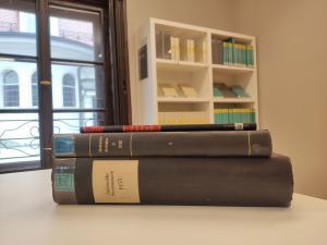 Eine Auswahl der Original-Zeitungen aus dem Jahr 1933, die in der Monacensia Bibliothek verwahrt werden. Foto: Silvia Klein. Bücherverbrennung
