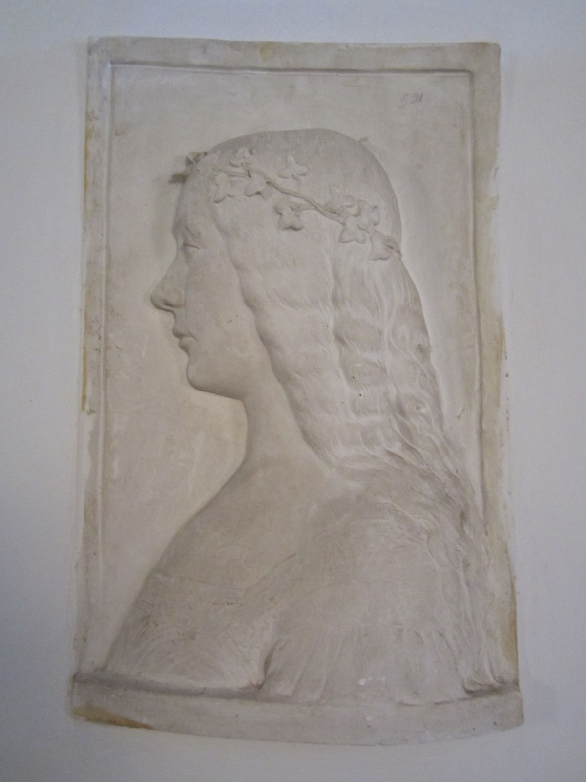 Relief mit Darstellung von Irene von Hildebrand, angefertigt von Adolf von Hildebrand, 1876