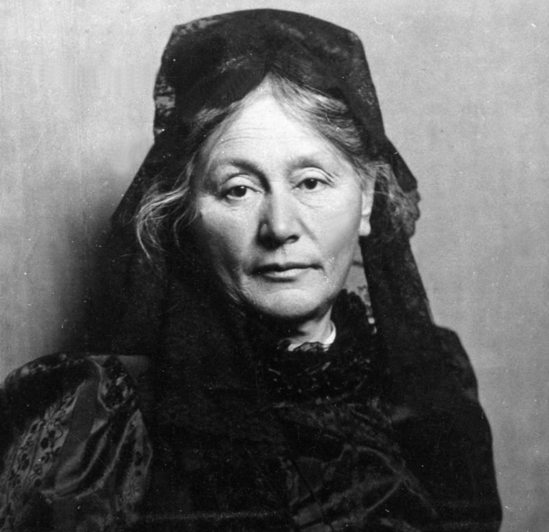 Detailaufnahme von Irene von Hildebrand, um 1914.