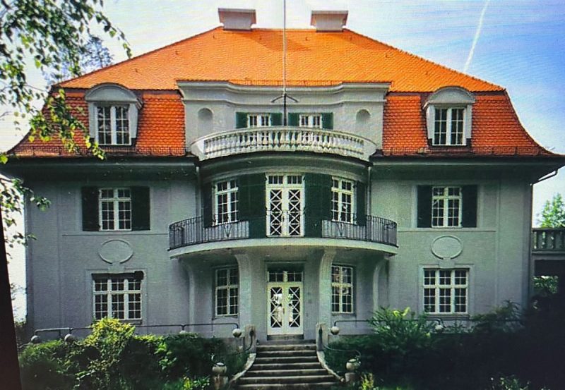 Thomas Mann-Villa auf dem Geländer der Bavaria Filmstudios in Geiselgasteig als Kulisse für den Dokumentarfilm «Die Manns – Ein Jahrhundertroman»