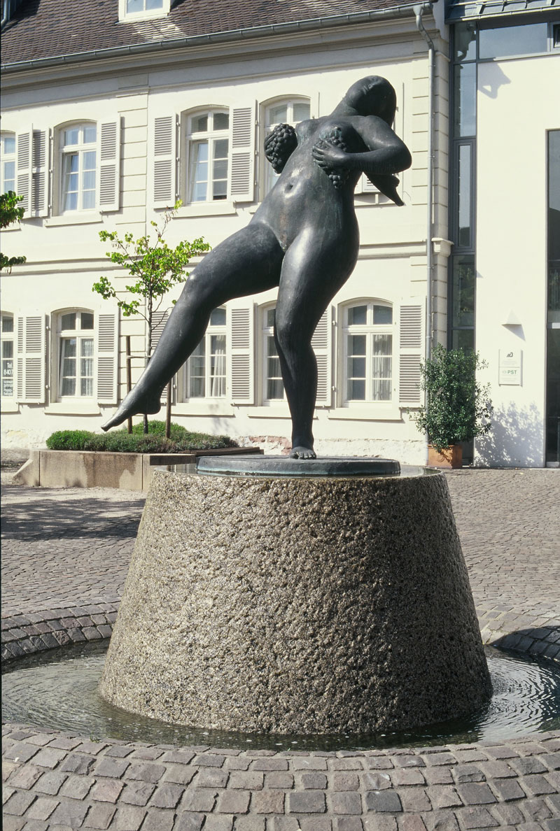 Skulptur von Martin Mayer, Brunnen, "Palatina Baccabunda", Landau/Pfalz
