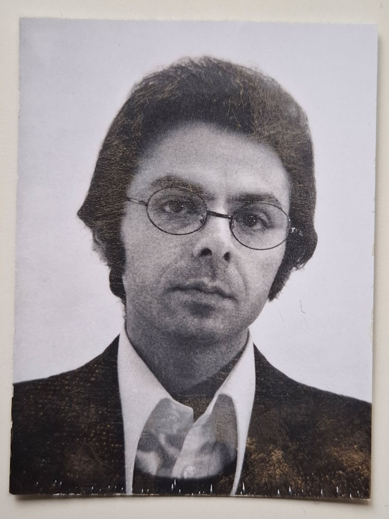 Porträt eines mittelalten Mannes mit Brille: Sohrab Shahid Saless.