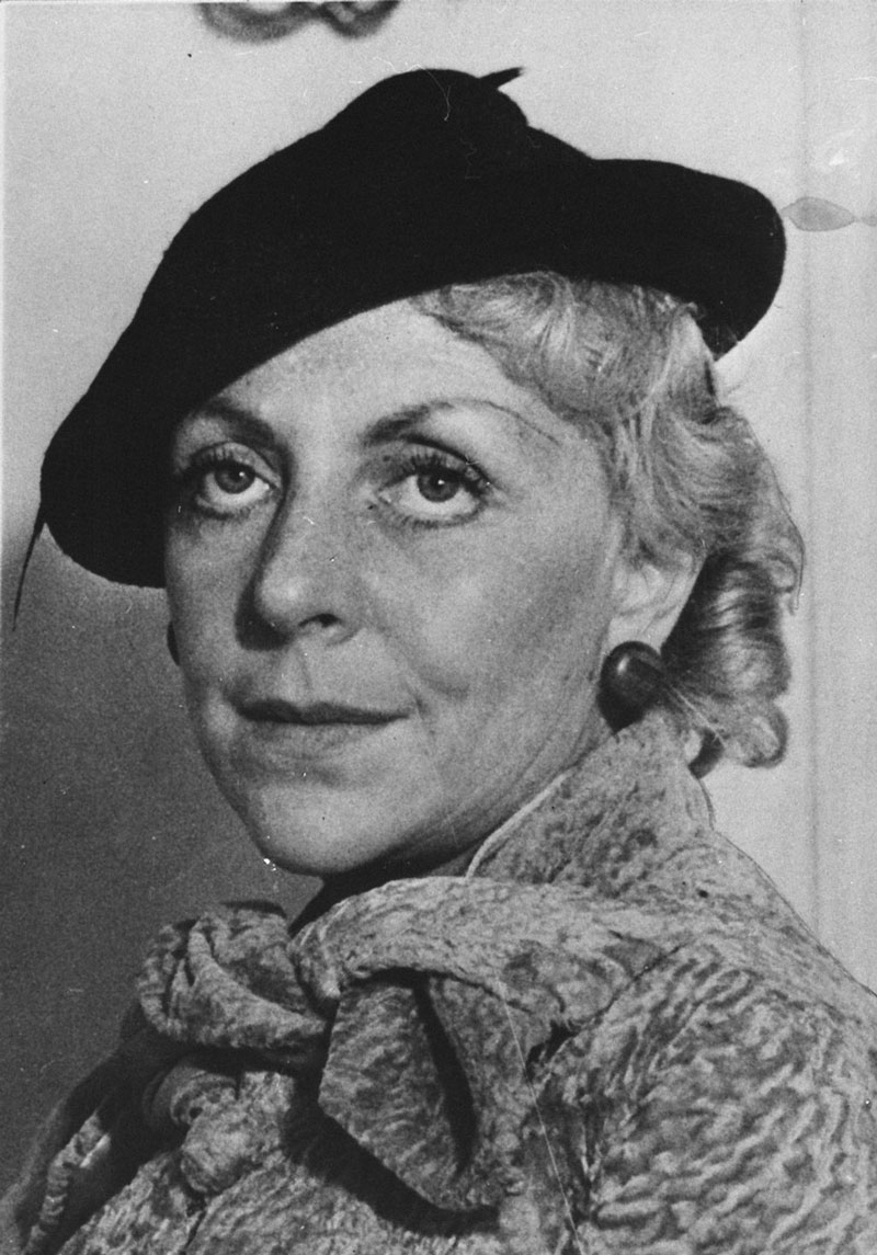 Porträt von Vicky Baum mit Hut. Literarische Erkundungen. Frauenbilder