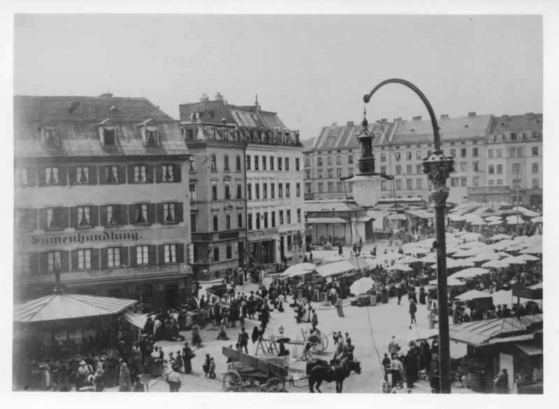 Viktualienmarkt München um 1900 © wikimedia.commons gemeinfrei