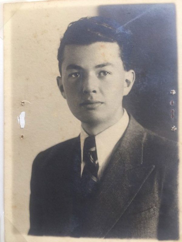 Porträt von Walter Grab als 19-Jähriger in Anzug und mit Kravatte