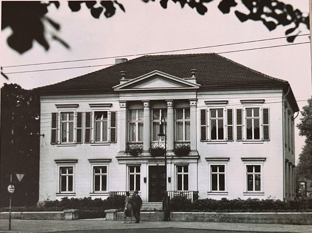 Wohnhaus der Familie von Karl August Weber. Schwarz-weiß-Aufnahme