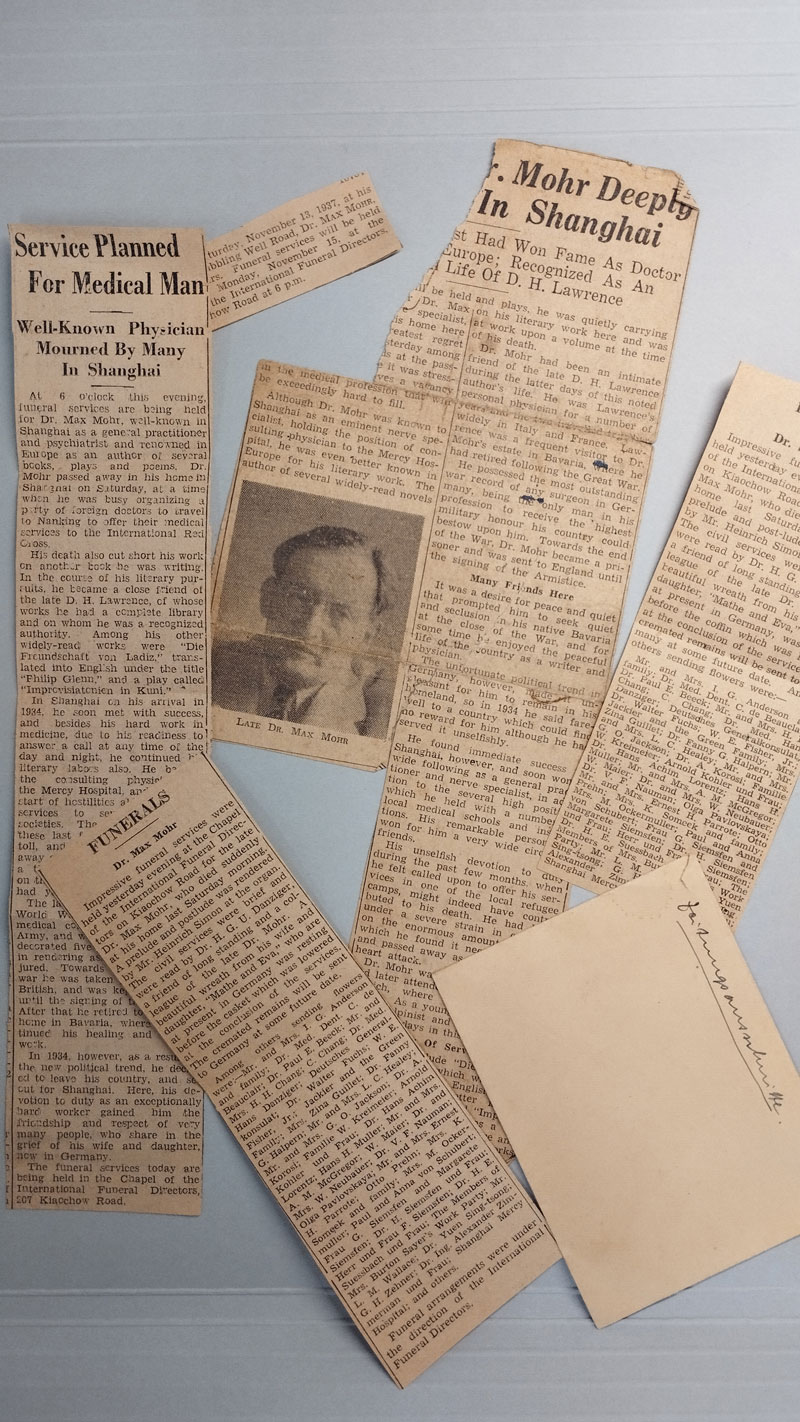 Zeitungsausschnitte mit der Todesanzeige von Max Mohr.