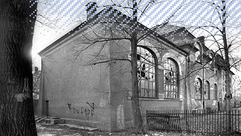 Blick auf das verfallene Hildebrandhaus vor der Rettung.