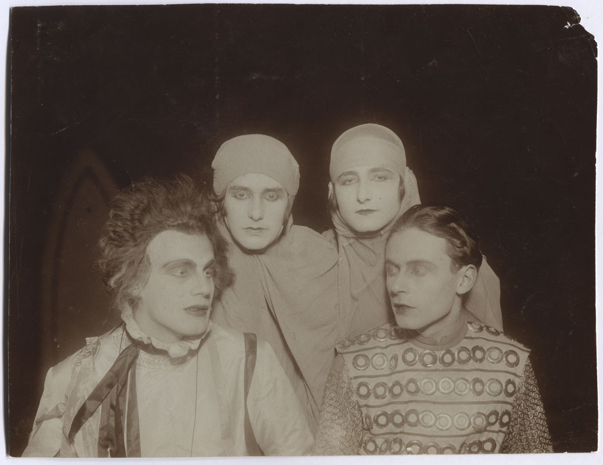 v. r. n. l.: Gustaf Gründgens, Erika Mann, Pamela Wedekind & Klaus Mann. Pressefoto zu «Anja und Esther». Monacensia, © John Thiele, Hofphotograph.