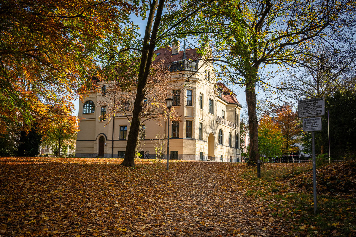 Gartenanlage mit historischer Villa: Bürgermeistergarten in der Ismaningerstraße. #MeinBogenhausen.