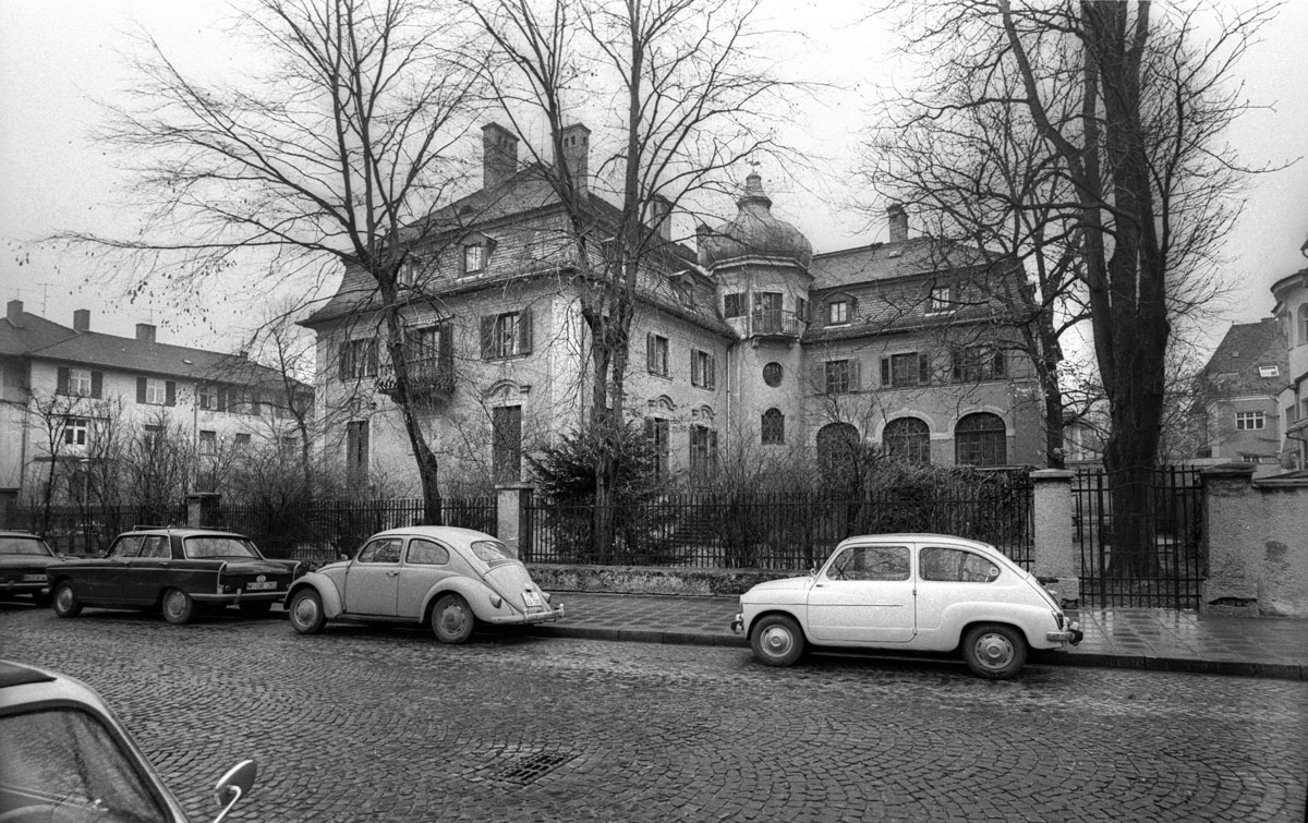 Historische Aufnahme der Monacensia im Hildebrandhaus von der Maria-Theresia-Straße aus gesehen. © Heinz Gebhardt.